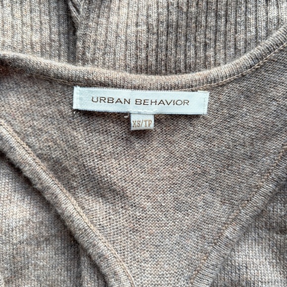Urban Behavior Womens Size XS Knitted Tank Racerback Quiet Luxury Office Chic - Picture 9 of 12